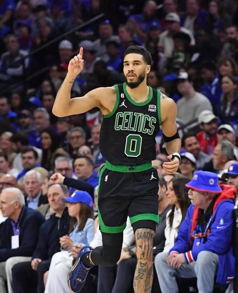 塔图姆重返赛场，出色防守首场状态出色，巴黎圣日耳曼观众沸腾！的简单介绍-开云体育App